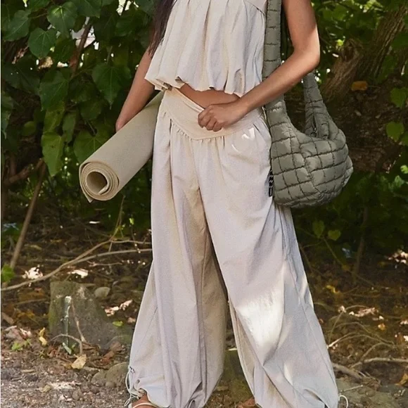 FP Movement Quilted Carryall Sling
Sage Baby Gym Bag Free People
Stone Green - Picture 2 of 5